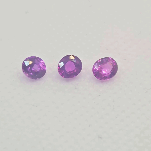 LOT DE 3 SAPHIRS ROSE OVALES